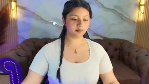 Mia online show from September 23, 2025, 8:01 pm