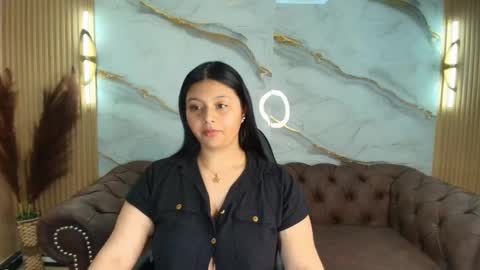 Mia online show from September 28, 2025, 1:05 pm