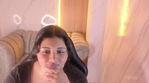 Mia online show from October 24, 2025, 9:11 pm