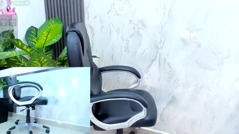 Snapshot of mia_hotwife chatting on October 15, 2025, 7:58 pm Mia.... Nice to meet you thumb up me please its important online show from October 15, 2025, 7:58 pm