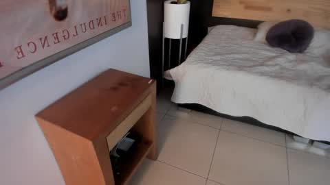 Val  online show from September 11, 2025, 11:32 am