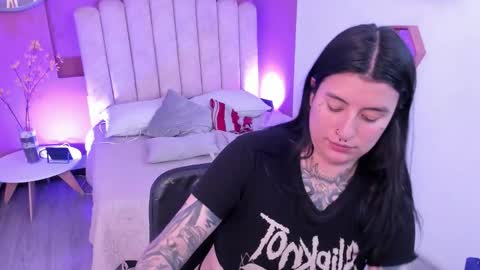 Val  online show from February 12, 2026, 8:04 pm