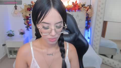Snapshot of mia_jonnees chatting on December 3, 2024, 12:49 pm online show from December 3, 2024, 12:49 pm