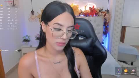 Snapshot of mia_jonnees chatting on December 4, 2024, 1:09 pm online show from December 4, 2024, 1:09 pm