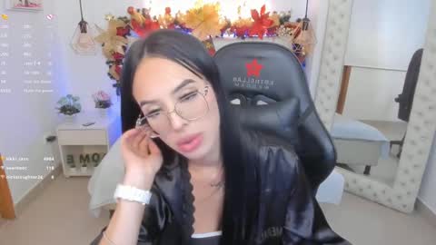 Snapshot of mia_jonnees chatting on December 9, 2024, 3:33 pm online show from December 9, 2024, 3:33 pm