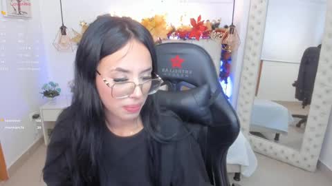 Snapshot of mia_jonnees chatting on December 12, 2024, 1:17 pm online show from December 12, 2024, 1:17 pm