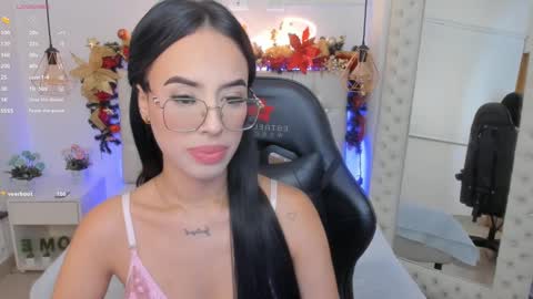 Snapshot of mia_jonnees chatting on December 23, 2024, 1:03 pm online show from December 23, 2024, 1:03 pm