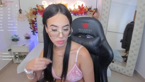 Snapshot of mia_jonnees chatting on December 23, 2024, 4:06 pm online show from December 23, 2024, 4:06 pm