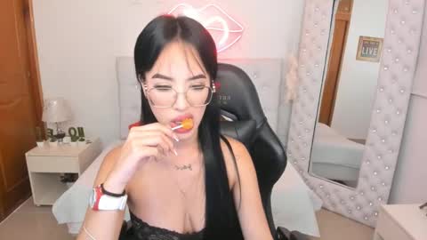 Snapshot of mia_jonnees chatting on January 10, 2025, 12:58 pm online show from January 10, 2025, 12:58 pm