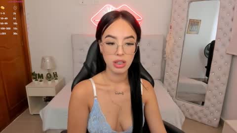 Snapshot of mia_jonnees chatting on January 24, 2025, 12:52 pm online show from January 24, 2025, 12:52 pm