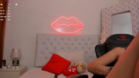 Snapshot of mia_jonnees chatting on January 28, 2025, 3:14 pm online show from January 28, 2025, 3:14 pm