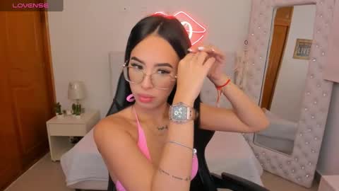 Snapshot of mia_jonnees chatting on January 30, 2025, 12:48 pm online show from January 30, 2025, 12:48 pm