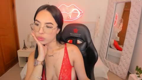 Snapshot of mia_jonnees chatting on February 8, 2025, 12:50 pm online show from February 8, 2025, 12:50 pm