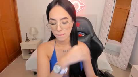 Snapshot of mia_jonnees chatting on February 20, 2025, 4:03 pm online show from February 20, 2025, 4:03 pm