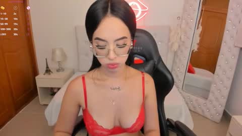 Snapshot of mia_jonnees chatting on February 23, 2025, 7:38 pm online show from February 23, 2025, 7:38 pm