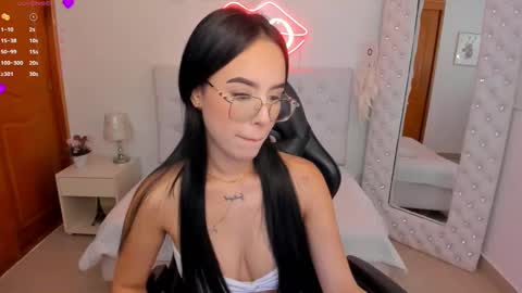 Snapshot of mia_jonnees chatting on March 6, 2025, 12:30 pm online show from March 6, 2025, 12:30 pm
