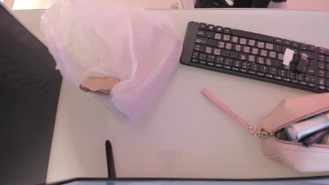 Snapshot of mia_jonnees chatting on September 27, 2025, 12:10 pm online show from September 27, 2025, 12:10 pm