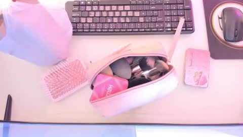 Snapshot of mia_jonnees chatting on October 2, 2025, 12:01 pm online show from October 2, 2025, 12:01 pm