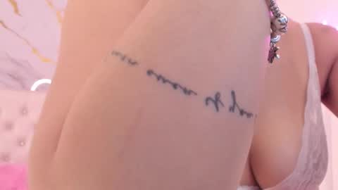 Snapshot of mia_jonnees chatting on October 15, 2025, 12:27 pm online show from October 15, 2025, 12:27 pm