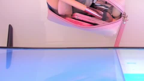 Snapshot of mia_jonnees chatting on October 18, 2025, 12:06 pm online show from October 18, 2025, 12:06 pm