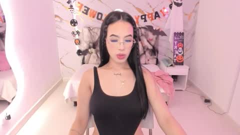 Snapshot of mia_jonnees chatting on October 31, 2025, 1:01 pm online show from October 31, 2025, 1:01 pm