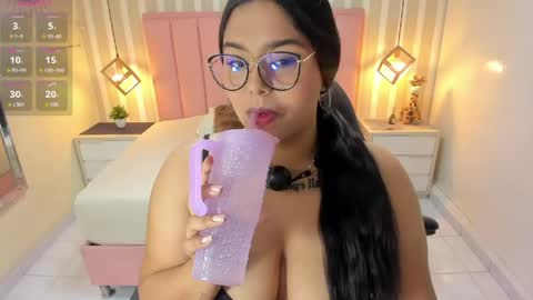 Snapshot of mia_jons20 chatting on April 17, 2026, 12:19 pm Naomi online show from April 17, 2026, 12:19 pm
