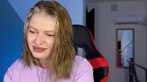 Mia online show from September 14, 2025, 3:11 pm