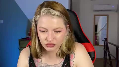 Mia online show from September 19, 2025, 3:24 pm