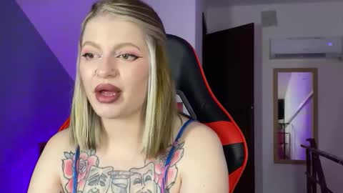 Mia online show from September 21, 2025, 5:03 pm