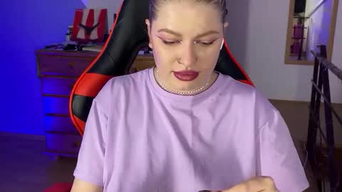 Mia online show from October 13, 2025, 8:53 pm