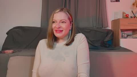 Mia online show from October 24, 2025, 5:09 pm