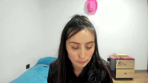 mia kaneee online show from December 6, 2024, 4:47 am
