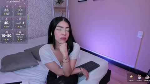 mia online show from September 9, 2025, 8:41 pm