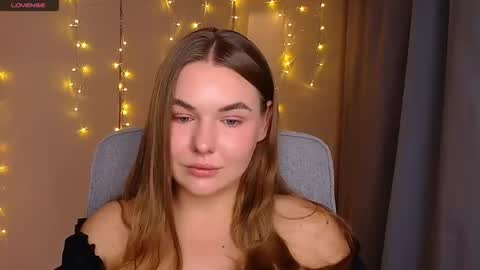 mia_lemm online show from September 26, 2025, 7:56 am