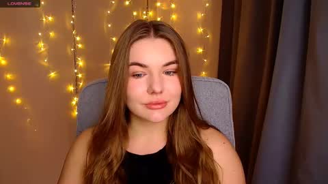 mia_lemm online show from October 6, 2025, 7:39 am