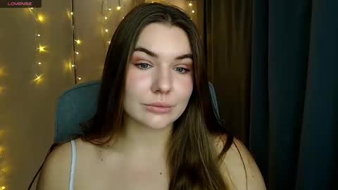 mia_lemm online show from October 28, 2025, 8:29 am