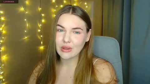 mia_lemm online show from November 11, 2025, 8:03 am