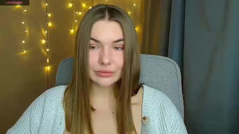 mia_lemm online show from November 21, 2025, 7:18 am