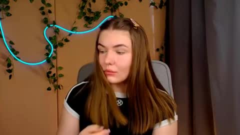 mia_lemm online show from May 6, 2026, 6:30 am