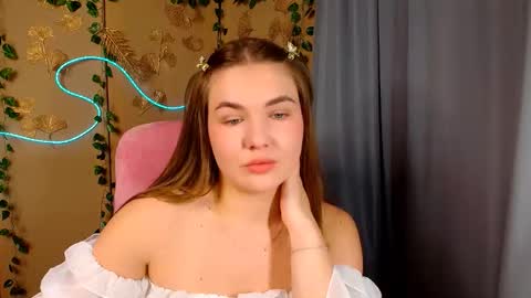 mia_lemm online show from June 3, 2026, 6:16 am