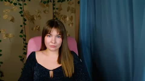 mia_lemm online show from July 14, 2026, 10:21 am