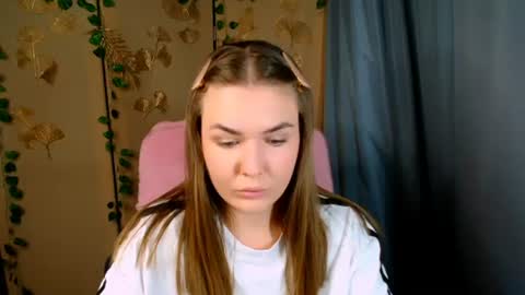 mia_lemm online show from July 23, 2026, 7:06 am