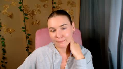 mia_lemm online show from July 28, 2026, 11:17 am