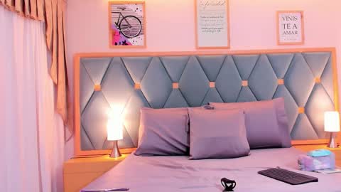 Snapshot of mia_littledoll chatting on November 17, 2025, 4:18 am Mia online show from November 17, 2025, 4:18 am