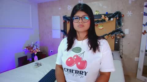 MIALOPEZ      .     Y      .      online show from January 7, 2026, 8:00 pm