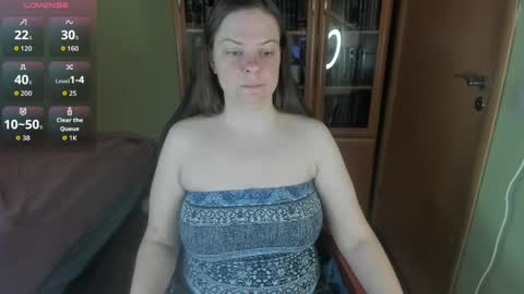 mia_lores online show from May 6, 2026, 9:36 am