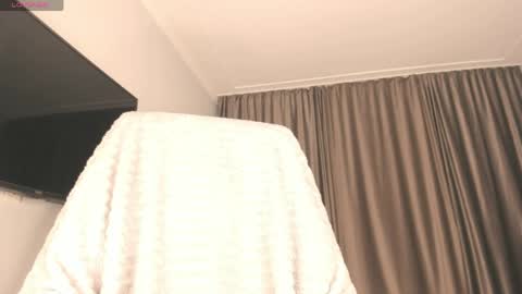Snapshot of mia_lui chatting on April 30, 2026, 10:21 am Mia 3 online show from April 30, 2026, 10:21 am