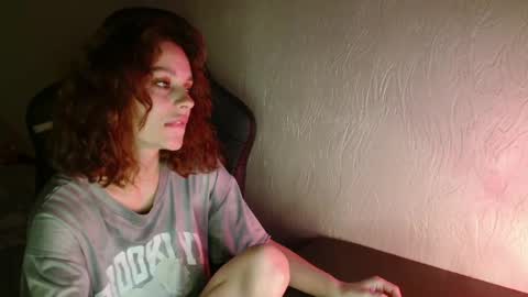 mia_luiza online show from June 9, 2026, 9:37 pm