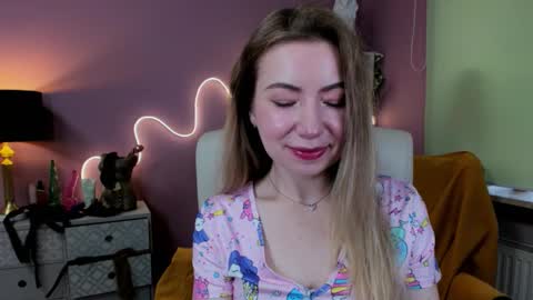 Mia online show from October 3, 2025, 7:27 am