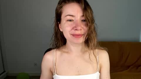 Mia online show from June 3, 2026, 6:38 am